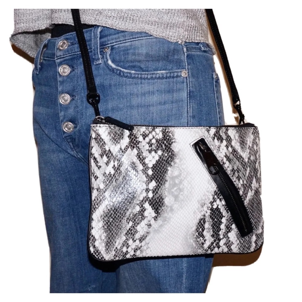 GAP Small Black & Gray PYTHON PRINT Textured Leather Slim
Crossbody NWOT - Picture 1 of 13